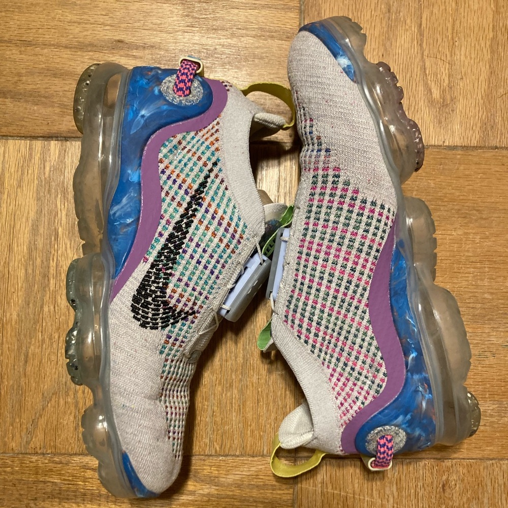 Nike multi color flyknit vapormax lock and release